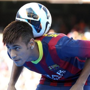 体育竞猜网站-头槌破僵局，点射定乾坤，巴萨双重打击下，拜仁三连败的黄昏警钟，黄昏警钟为谁而鸣？拜仁三连败映照王朝斜阳